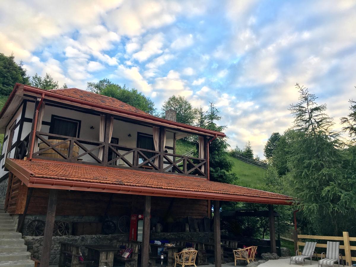斯拉夫西克 Рандеву酒店 外观 照片
